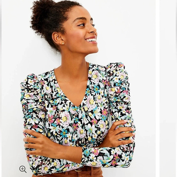LOFT Tops - NWT LOFT Floral Shirred Puff Sleeve knit blouse - long sleeve